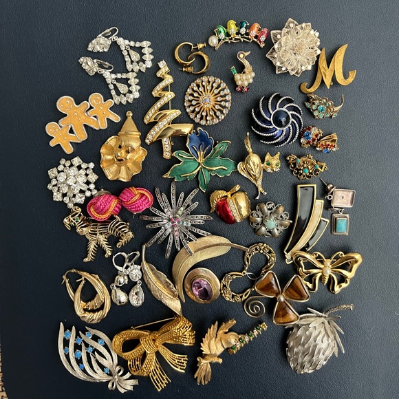 VTG Assorted Brooches and Earrings Lot (see the description) - Picture 2 of 9